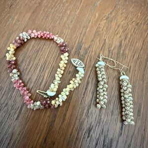 Rare and unique Ni’ihau Hawaiian shell bracelet and earrings.